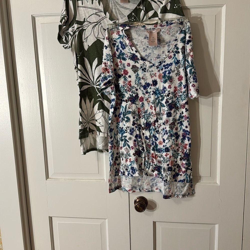 2 Philosophy Cotton V-Neck Tops - floral and green leaves NWOT